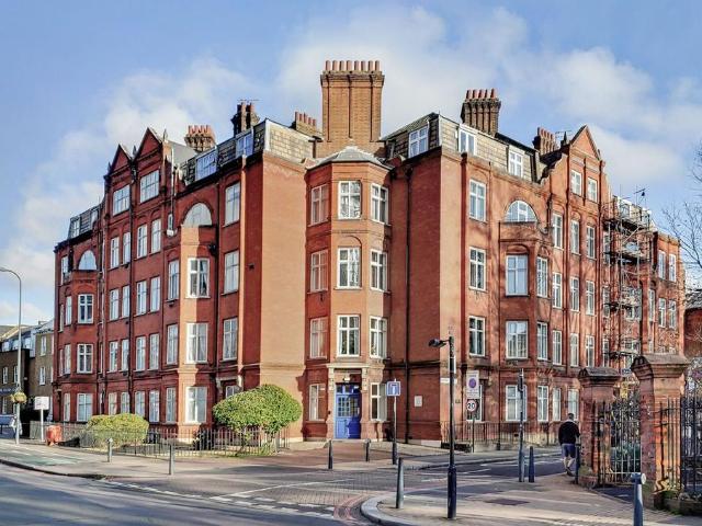 Flat for sale in Vauxhall, Greater London