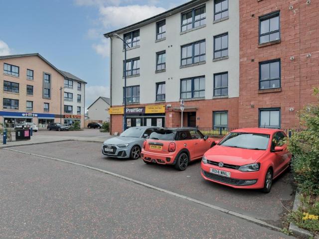 Flat for sale in Oatlands, Scotland