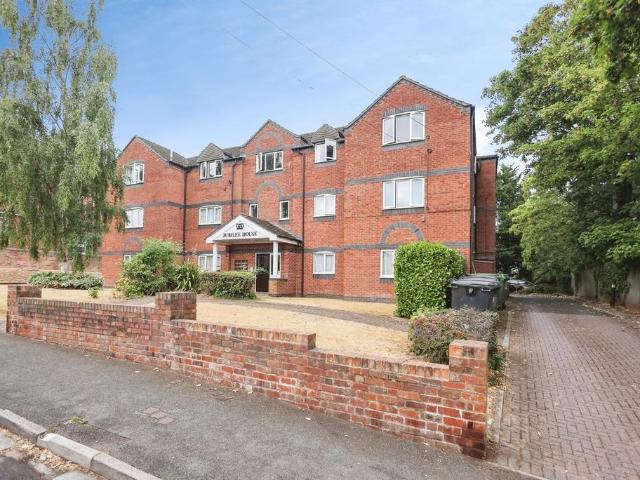 Flat for sale in Barbourne, Worcestershire