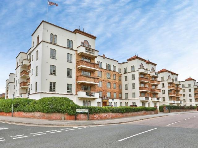 Flat for sale in Boscombe, Bournemouth