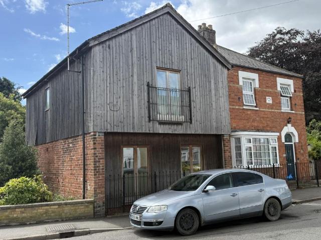 Flat for sale in Clay Lake, South Holland