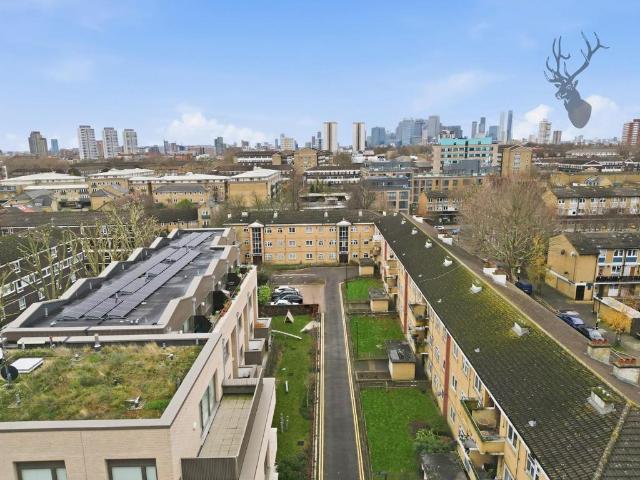Flat for sale in Old Ford, Bow