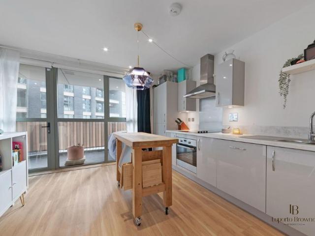 Flat for sale in Greater London