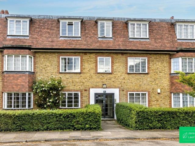 Flat for sale in Finchley, Greater London