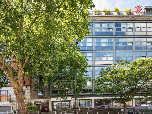 Flat for sale in Barnsbury, Greater London