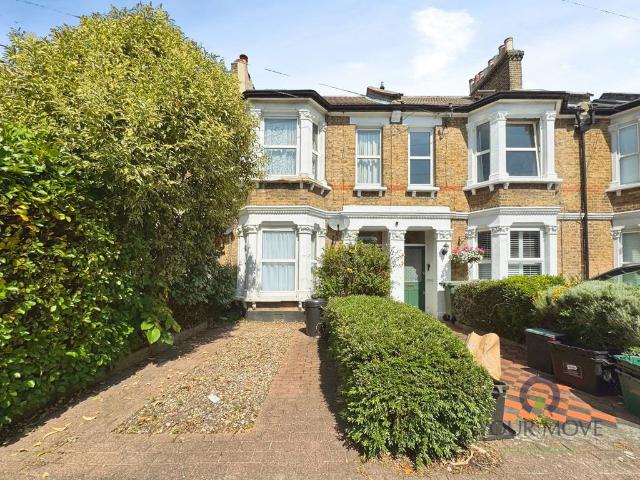 Flat for sale in Penge, Greater London