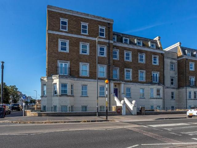 Flat for sale in Cliftonville West, Thanet