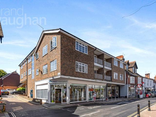Flat for sale in Perryfields, West Sussex