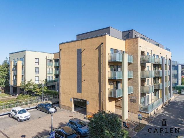 Flat for sale in South Woodford, Greater London