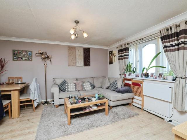 Flat for sale in North Watford, Watford