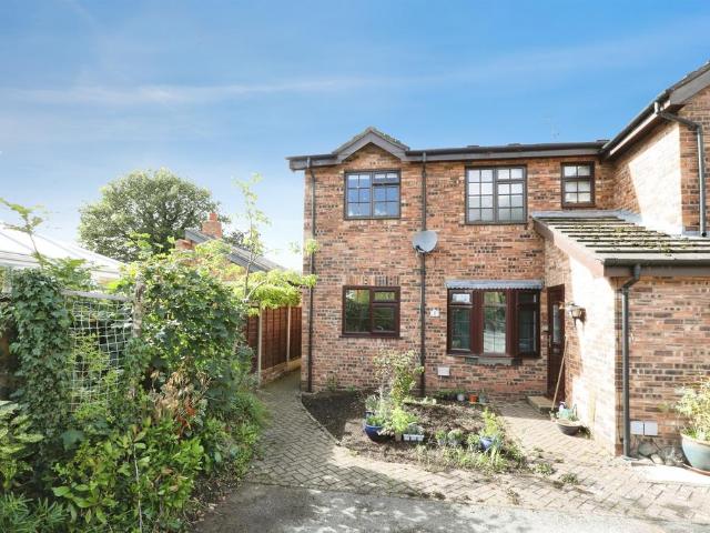 Flat for sale in Sandiway, Cuddington