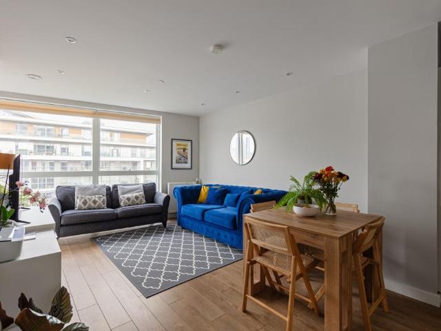 Flat for sale in East Greenwich, Greater London