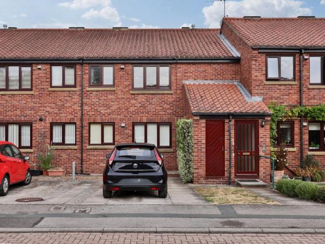 Flat for sale in Heslington, York