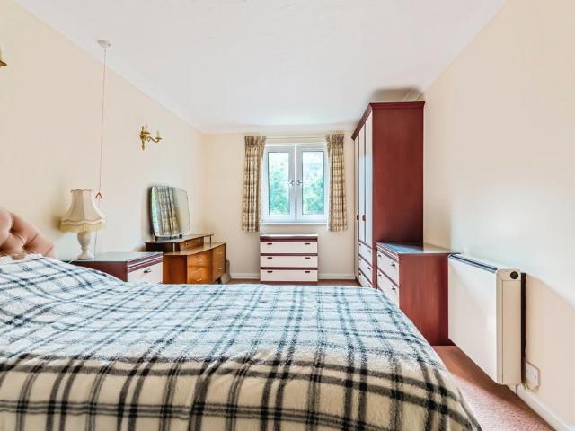 Flat for sale in Hillview, Surrey