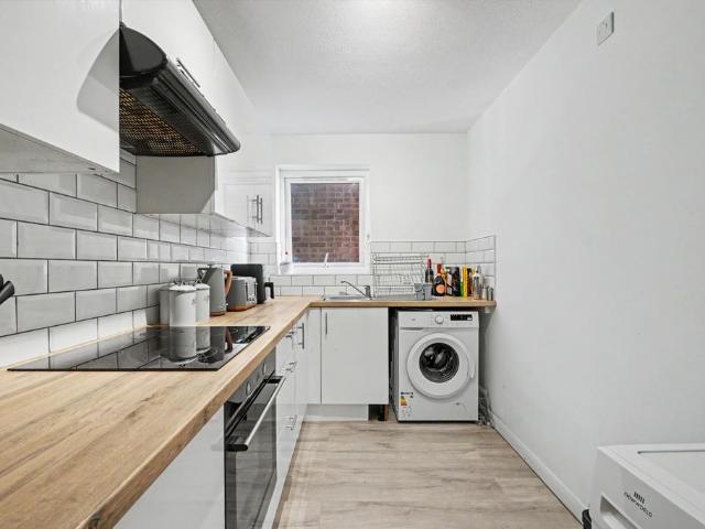 Flat for sale in Brompton, Gillingham