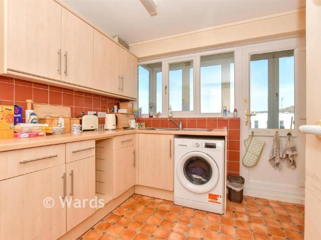 Flat for sale in Clarendon, Ash