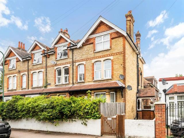 Flat for sale in Wallington, Greater London
