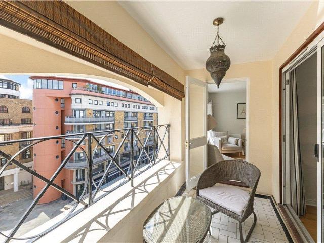 Flat for sale in Bermondsey, Greater London