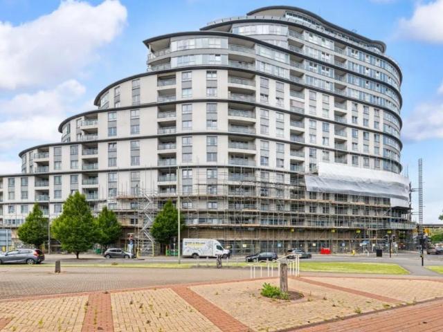 Flat for sale in Horsell, Woking