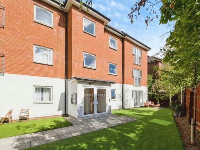 Flat for sale in Hornchurch, Greater London
