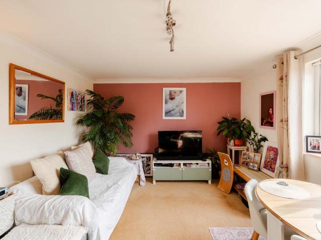 Flat for sale in Upper Knowle, Feckenham
