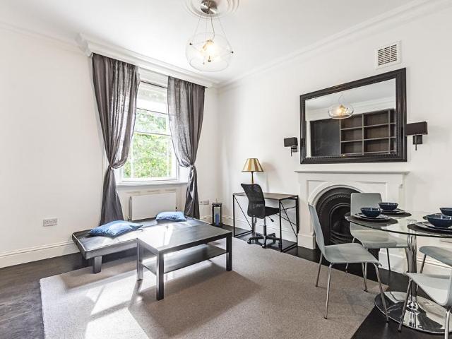 Flat for sale in Pimlico, Greater London