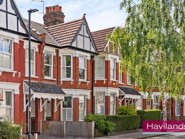 Flat for sale in Palmers Green, Greater London