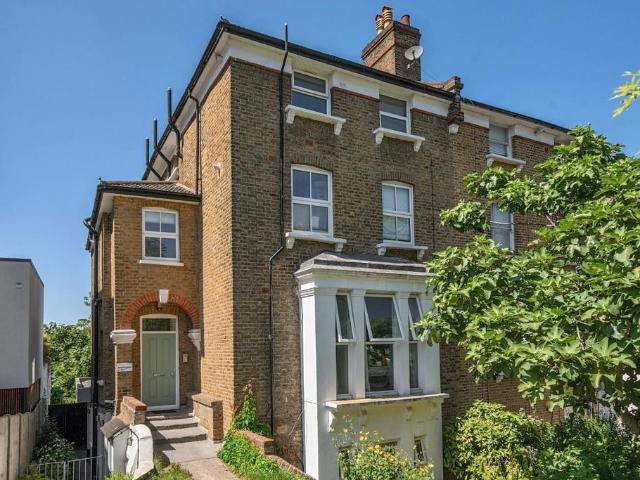Flat for sale in London Borough of Lewisham, Forest Hill