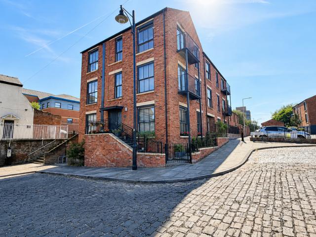 Flat for sale in Greater Manchester