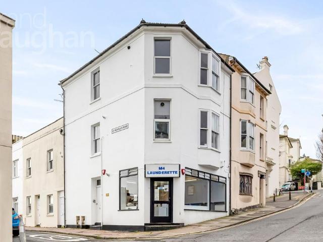 Flat for sale in Round Hill, Brighton & Hove