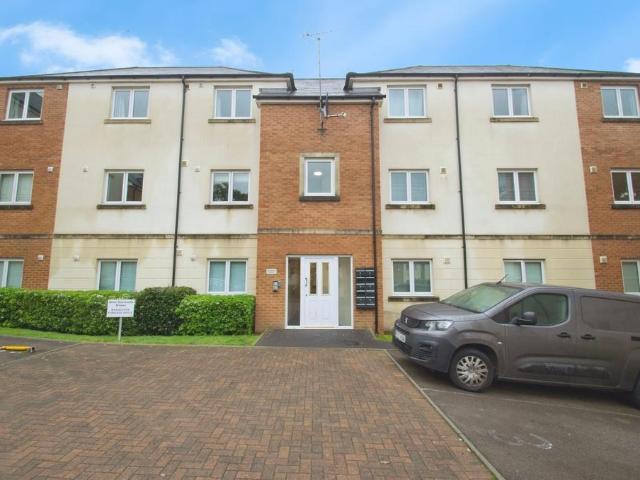 Flat for sale in Rogerstone, Wales