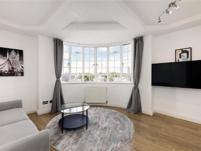 Flat for sale in Royal Borough of Kensington and Chelsea, Greater London