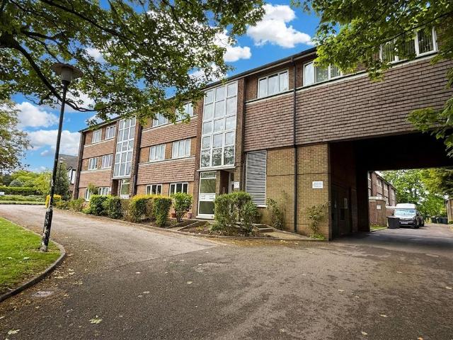 Flat for sale in Clifton, South Yorkshire