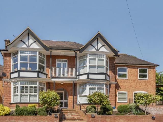 Flat for sale in Totteridge, Cressex