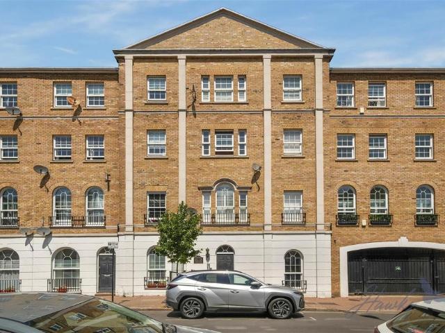 Flat for sale in Rotherhithe, Greater London