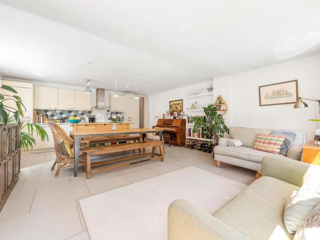 Flat for sale in Brixton, Greater London