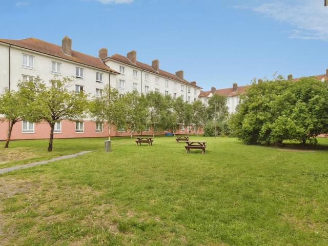 Flat for sale in Glyndon, Greater London