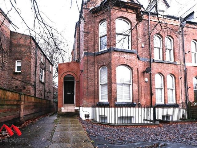 Flat for sale in Calderstones
