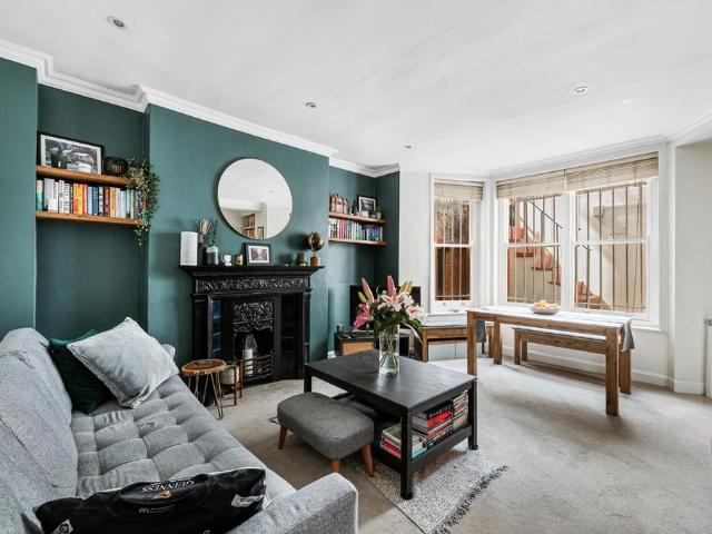 Flat for sale in West Kensington, Greater London
