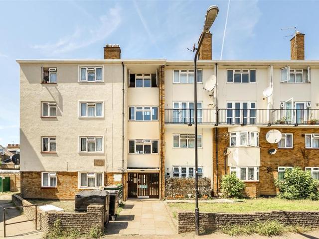 Flat for sale in Leyton, Greater London