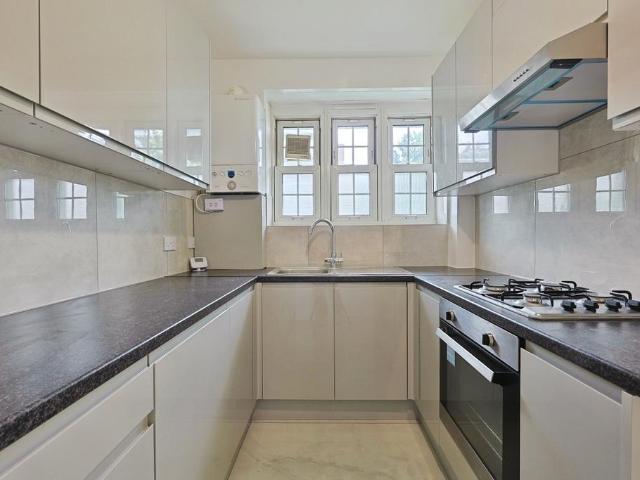 Flat for sale in Wandsworth, Greater London