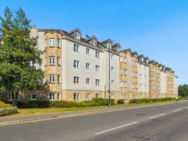 Flat for sale in Rutherglen, Scotland