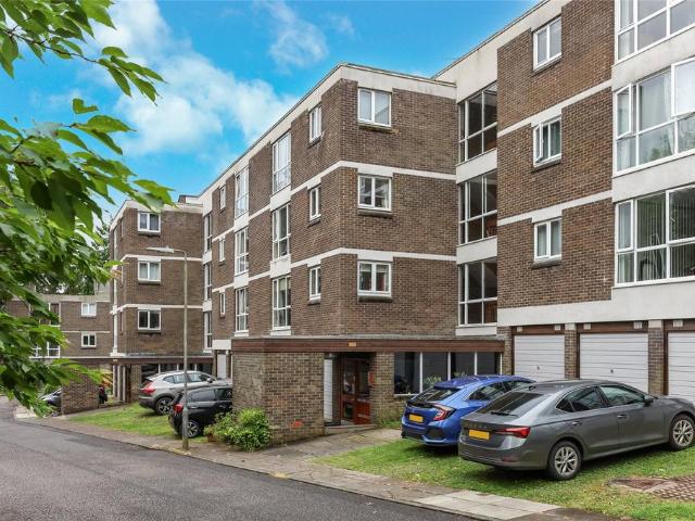 Flat for sale in Milngavie, Scotland