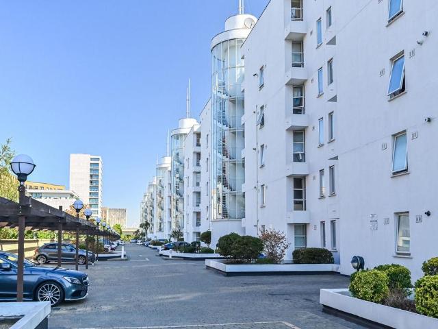 Flat for sale in Silvertown, Greater London