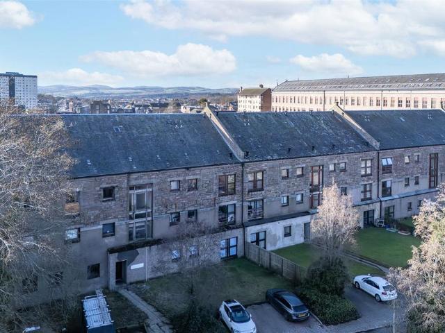 Flat for sale in Lochee, Scotland