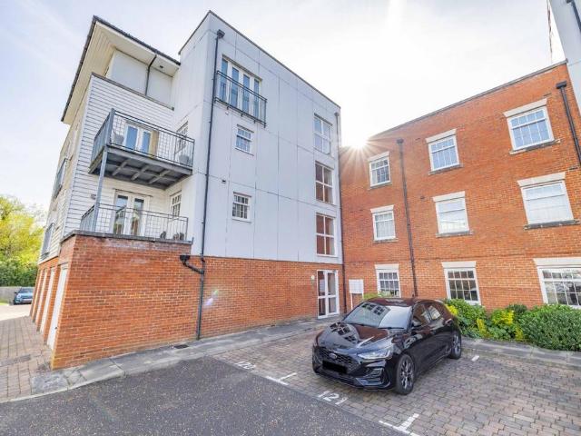 Flat for sale in Barracks, The Bridge