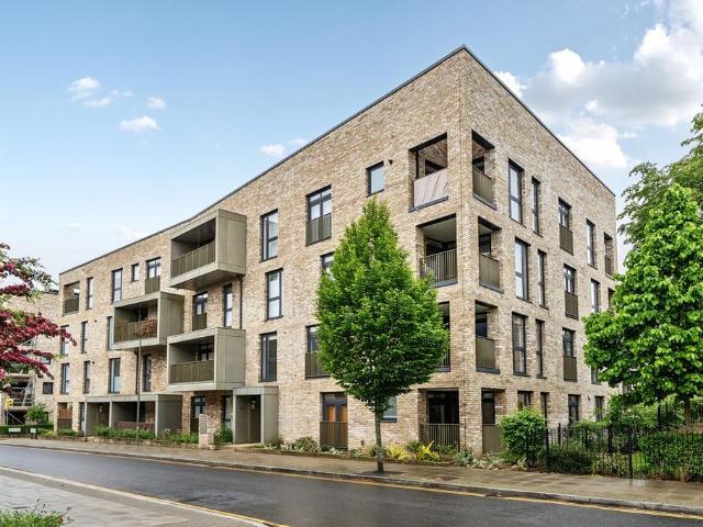 Flat for sale in High Barnet, Greater London