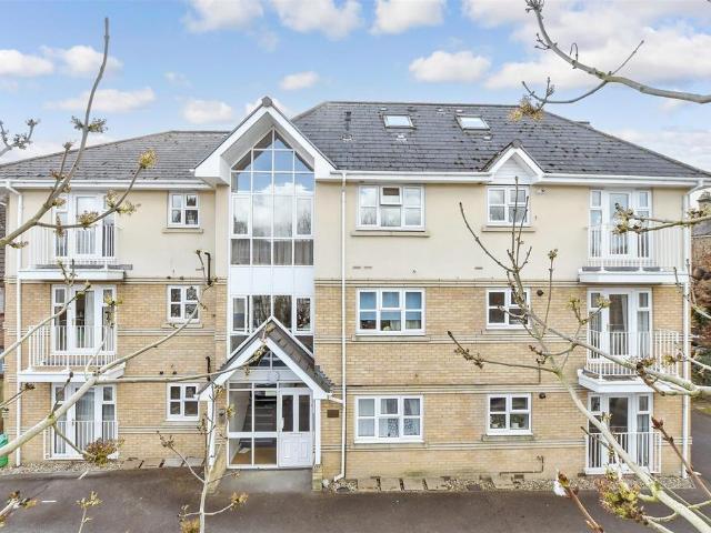 Flat for sale in Red Hill, Surrey