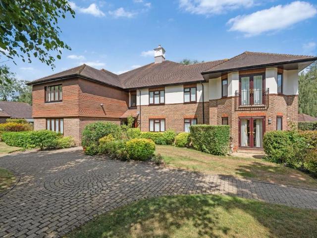 Flat for sale in Red Hill, Surrey