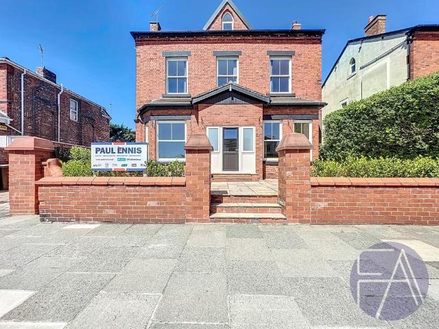 Flat for sale in Ainsdale, Sefton